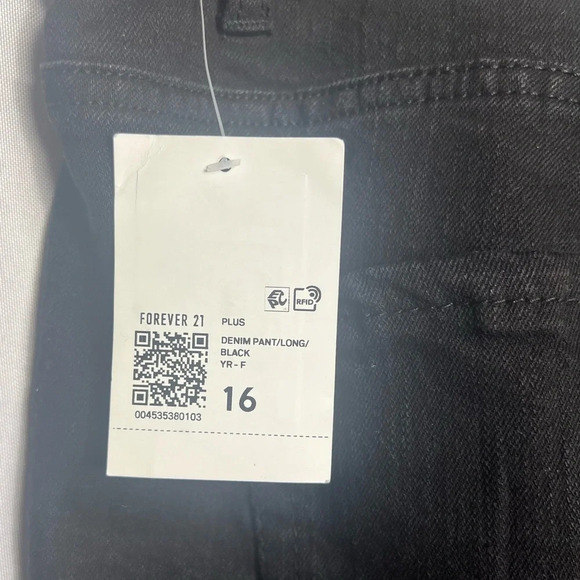 Forever 21 Womens Boyfriend Mid Rise Relaxed Fit Slim Leg Plus Size 16 NWT - Picture 4 of 9